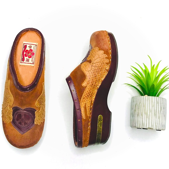 Lucky Brand Shoes - Lucky Brand Fable Leather Peace Sign Clog Shoes